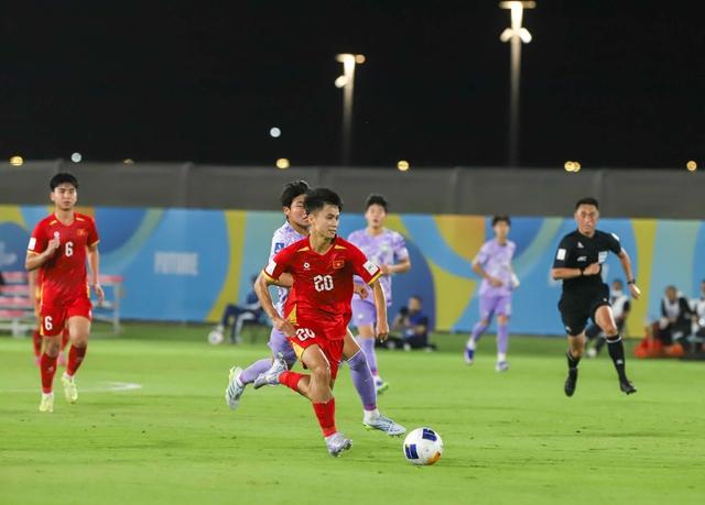 Bảng xếp hạng U.17 châu Á mới nhất: U.17 Việt Nam đứng nhì sau Hàn Quốc, cửa dự World Cup vẫn sáng- Ảnh 2. Bảng xếp hạng U.17 châu Á mới nhất: U.17 Việt Nam đứng nhì sau Hàn Quốc, cửa dự World Cup vẫn sáng- Ảnh 2.