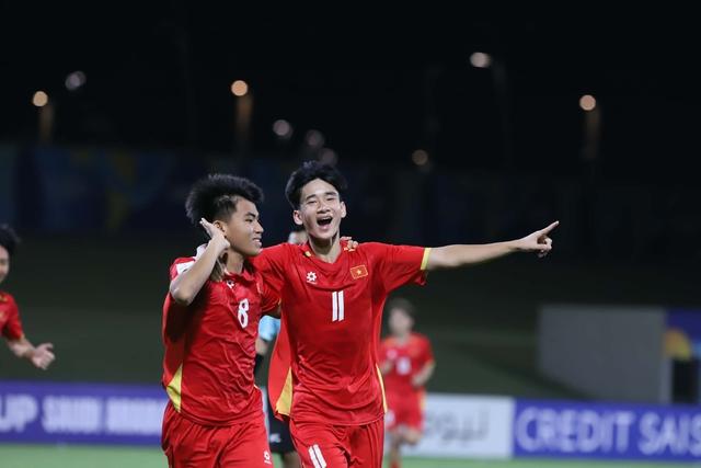 Nóng: HLV Roland sắp hết hợp đồng, ảnh hưởng lộ trình U.17 Việt Nam dự World Cup?- Ảnh 2. Nóng: HLV Roland sắp hết hợp đồng, ảnh hưởng lộ trình U.17 Việt Nam dự World Cup?- Ảnh 2.