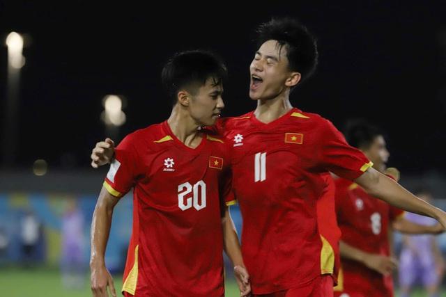 U.17 Việt Nam đánh bại U.17 UAE không phải nhiệm vụ bất khả thi, vì…
- Ảnh 1. U.17 Việt Nam đánh bại U.17 UAE không phải nhiệm vụ bất khả thi, vì…
- Ảnh 1.