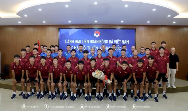 U.19 Việt Nam chưa đủ lực lượng do cầu thủ bận thi tốt nghiệp THPT- Ảnh 1. U.19 Việt Nam chưa đủ lực lượng do cầu thủ bận thi tốt nghiệp THPT- Ảnh 1.
