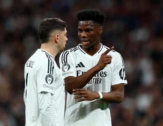 Valverde chấn thương đầu sau căng thẳng với Tchouameni, nội bộ Real Madrid hỗn loạn trước siêu kinh điển- Ảnh 1.