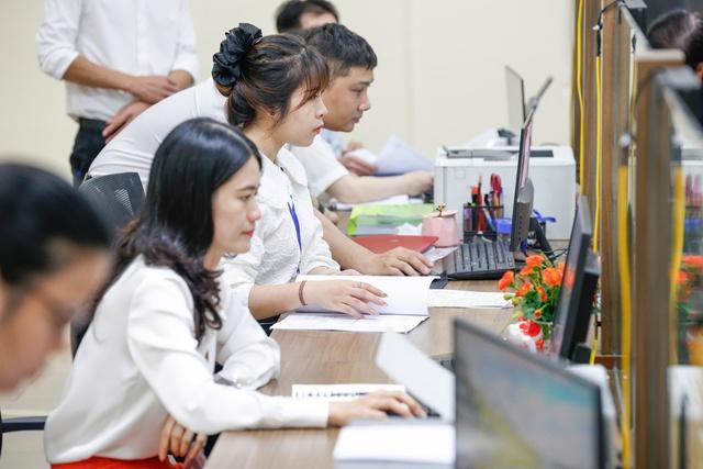Hà Nội dừng tiếp nhận người hoạt động không chuyên trách vào làm công chức- Ảnh 1.