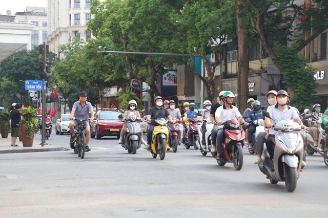 Sở NN-MT Hà Nội: Chưa cấm xe máy xăng trong vùng phát thải thấp từ 1.7 - Ảnh 1.