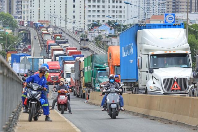 Sửa cầu Phú Mỹ gần 1,5 tháng, người dân di chuyển thế nào?- Ảnh 1.