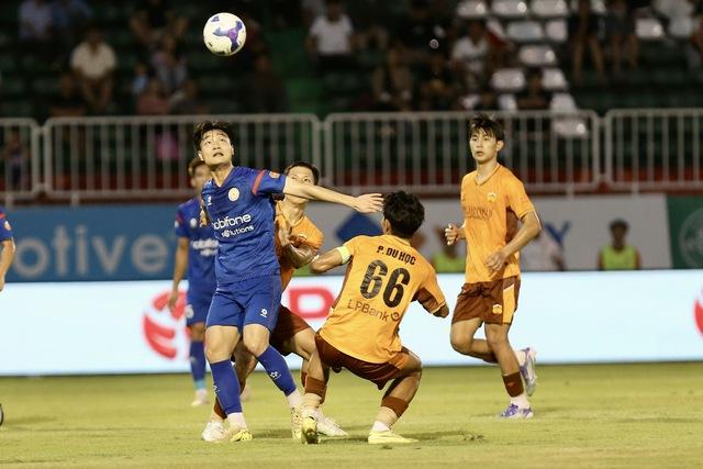 Vòng 24 V-League: Nghiệt ngã vòng xoáy trụ hạng- Ảnh 2.