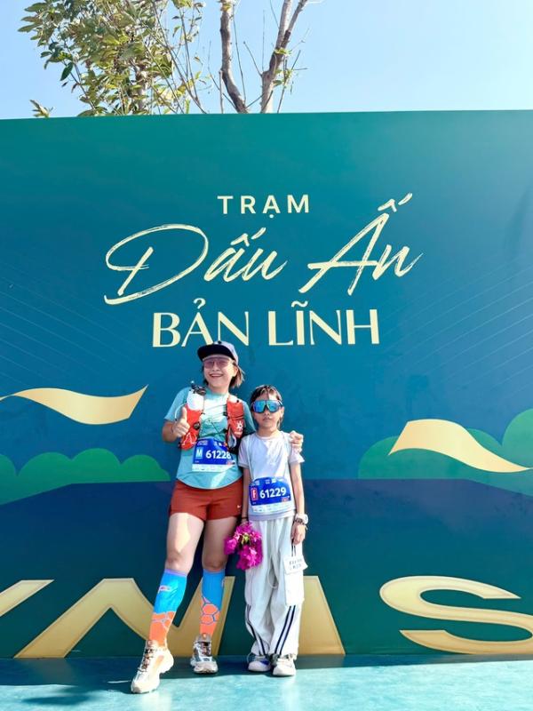 Runner nhí tạo ấn tượng trên đường chạy VnExpress Marathon Green Paradise Cần Giờ 2026- Ảnh 2. Runner nhí tạo ấn tượng trên đường chạy VnExpress Marathon Green Paradise Cần Giờ 2026- Ảnh 2.