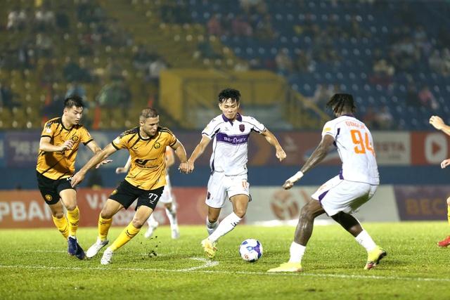 Bảng xếp hạng V-League mới nhất: Thanh Hóa hết ‘khóc’ to, Đà Nẵng lại bị chìm rất sâu- Ảnh 3. Bảng xếp hạng V-League mới nhất: Thanh Hóa hết ‘khóc’ to, Đà Nẵng lại bị chìm rất sâu- Ảnh 3.