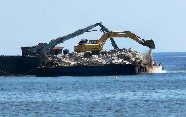 Địa phương nói gì về nghi đổ chất thải xuống biển Hội An khi thi công kè biển- Ảnh 1. Địa phương nói gì về nghi đổ chất thải xuống biển Hội An khi thi công kè biển- Ảnh 1.