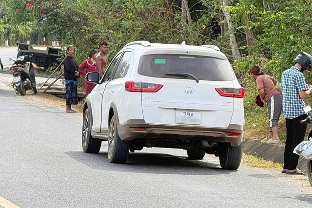 Công an điều tra vụ người đàn ông tử vong trong ô tô trên Quốc lộ 27C - Ảnh 1.