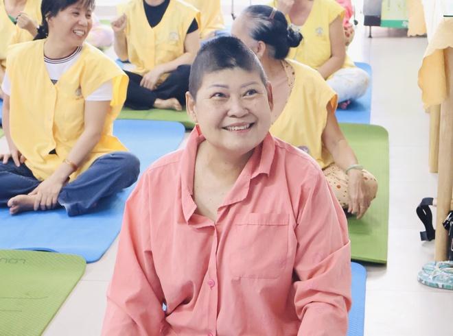 Lớp yoga cho bệnh nhân nặng ở Bệnh viện Chợ Rẫy: 'Ở bệnh viện mà thấy vui'- Ảnh 3. Lớp yoga cho bệnh nhân nặng ở Bệnh viện Chợ Rẫy: 'Ở bệnh viện mà thấy vui'- Ảnh 3.