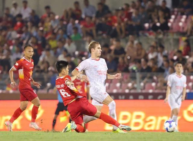 Bảng xếp hạng V-League mới nhất: HAGL ‘đẩy’ Đà Nẵng xuống tận đáy, cuộc đua tốp cuối thật giả khó lường- Ảnh 2.
