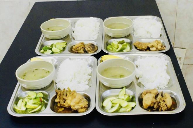 Quán cơm miễn phí gần bệnh viện và lời chúc lạ: ‘Mong không gặp lại’- Ảnh 7. Quán cơm miễn phí gần bệnh viện và lời chúc lạ: ‘Mong không gặp lại’- Ảnh 7.