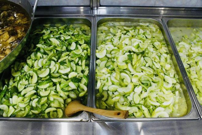 Quán cơm miễn phí gần bệnh viện và lời chúc lạ: ‘Mong không gặp lại’- Ảnh 6. Quán cơm miễn phí gần bệnh viện và lời chúc lạ: ‘Mong không gặp lại’- Ảnh 6.