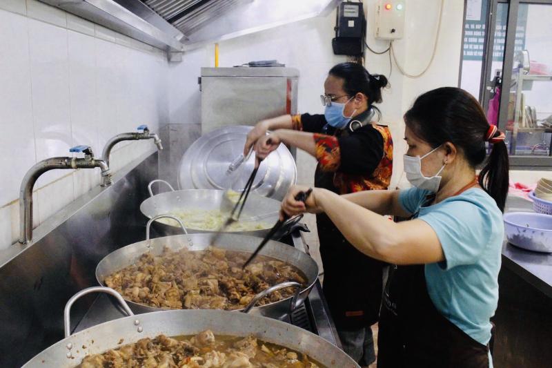 Quán cơm miễn phí gần bệnh viện và lời chúc lạ: ‘Mong không gặp lại’- Ảnh 10. Quán cơm miễn phí gần bệnh viện và lời chúc lạ: ‘Mong không gặp lại’- Ảnh 10.