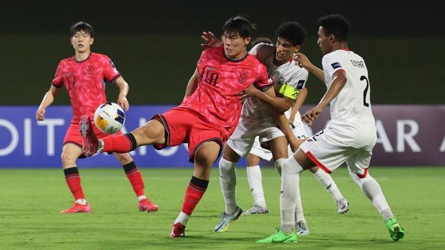 U.17 Hàn Quốc bị chỉ trích dữ dội vì xếp sau U.17 Việt Nam, rơi vào nhánh đấu khó tứ kết- Ảnh 1. U.17 Hàn Quốc bị chỉ trích dữ dội vì xếp sau U.17 Việt Nam, rơi vào nhánh đấu khó tứ kết- Ảnh 1.