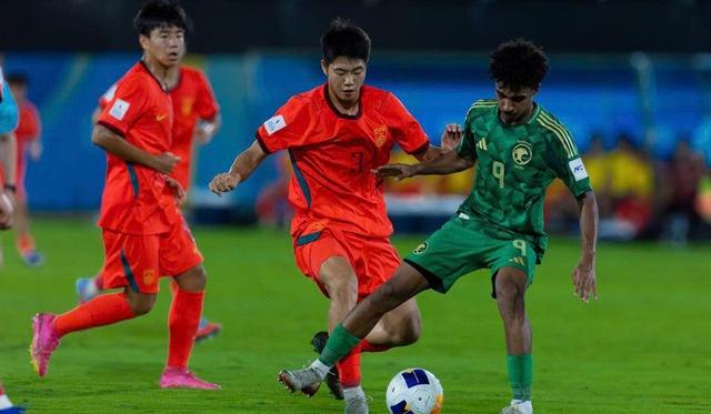 Báo Trung Quốc khen U.17 vì 'đá văng' chủ nhà Ả Rập Xê Út, vào bán kết đấu Úc hoặc Việt Nam- Ảnh 2.