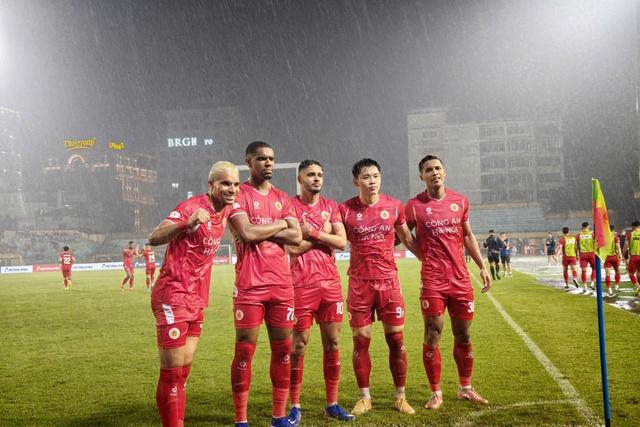 CLB CAHN thắng kịch tính Thanh Hóa, chính thức đăng quang V-League 2025-2026- Ảnh 2. CLB CAHN thắng kịch tính Thanh Hóa, chính thức đăng quang V-League 2025-2026- Ảnh 2.
