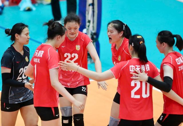 Các tay đập 'khủng long" đưa CLB Giang Tô vào chung kết Cúp bóng chuyền VTV9-Bình Điền- Ảnh 4. Các tay đập 'khủng long" đưa CLB Giang Tô vào chung kết Cúp bóng chuyền VTV9-Bình Điền- Ảnh 4.