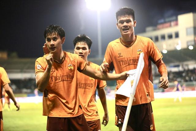 HLV Harry Kewell chê bai HAGL, HLV Quang Trãi phản bác tinh tế ‘Arsenal cũng đá như chúng tôi mà thôi’- Ảnh 3. HLV Harry Kewell chê bai HAGL, HLV Quang Trãi phản bác tinh tế ‘Arsenal cũng đá như chúng tôi mà thôi’- Ảnh 3.