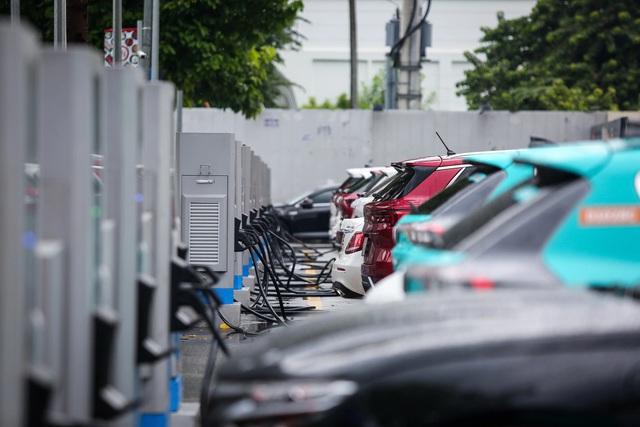 'Nóng' cuộc đua phủ hạ tầng trạm sạc xe điện toàn cầu- Ảnh 3.
