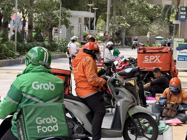 Ai đang trả phí sàn?- Ảnh 3. Ai đang trả phí sàn?- Ảnh 3.