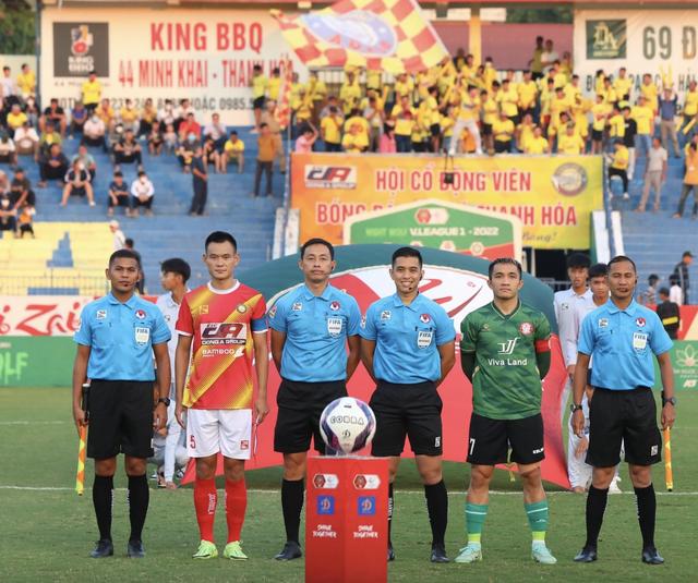 Trọng tài Malaysia bắt vòng cuối V-League: Không phải 3 trận đua trụ hạng, mà là trận có HLV Popov- Ảnh 2. Trọng tài Malaysia bắt vòng cuối V-League: Không phải 3 trận đua trụ hạng, mà là trận có HLV Popov- Ảnh 2.