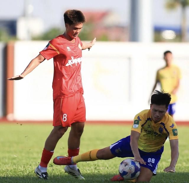 Hà Đức Chinh lập công, đội của cố vấn Park vẫn vấp ngã trước trận play-off: Trường Tươi Đồng Nai cũng thua- Ảnh 1. Hà Đức Chinh lập công, đội của cố vấn Park vẫn vấp ngã trước trận play-off: Trường Tươi Đồng Nai cũng thua- Ảnh 1.