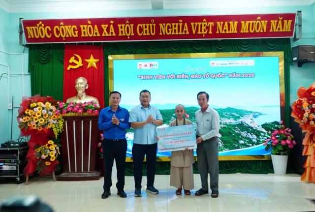 Chương trình Sinh viên với biển, đảo Tổ quốc: Hơn 200 triệu đồng đến đảo Nhơn Châu- Ảnh 2.