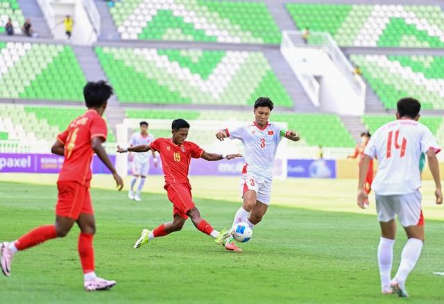 U.19 Việt Nam giữ lợi thế lớn trước trận 'chung kết bảng': Đại chiến Indonesia 20 giờ ngày 7.6- Ảnh 2. U.19 Việt Nam giữ lợi thế lớn trước trận 'chung kết bảng': Đại chiến Indonesia 20 giờ ngày 7.6- Ảnh 2.