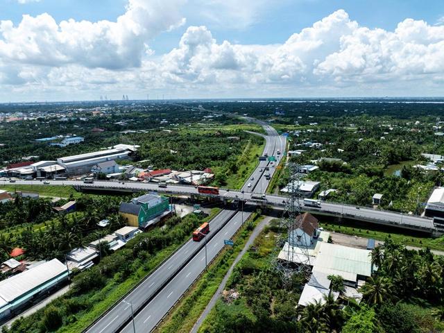 Thiếu vật liệu, cao tốc TP.HCM - Trung Lương - Mỹ Thuận nguy cơ chậm tiến độ- Ảnh 1.