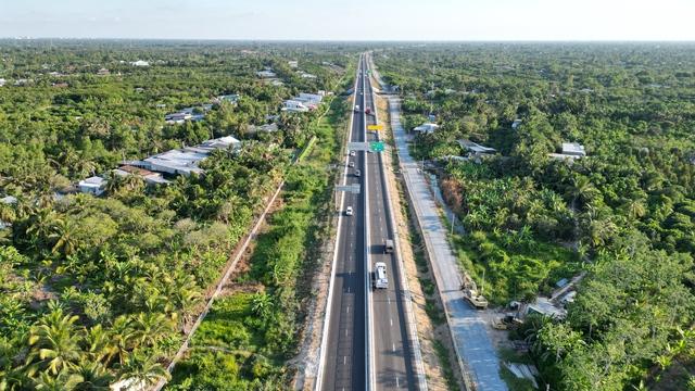 Ưu tiên làm cao tốc trên cầu cạn tại vùng đất 'siêu nhạy cảm' ĐBSCL- Ảnh 2. Ưu tiên làm cao tốc trên cầu cạn tại vùng đất 'siêu nhạy cảm' ĐBSCL- Ảnh 2.