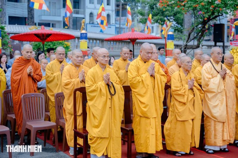 Tưởng niệm 63 năm Bồ tát Thích Quảng Đức tại tháp tôn trí xá lợi trái tim - Ảnh 9.