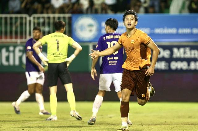 Cuộc đua trụ hạng nghẹt thở vòng 26 V-League: Xót xa những cựu vương sa cơ!- Ảnh 3.