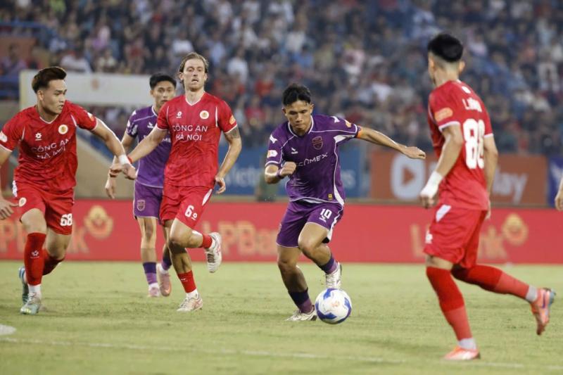 Vòng 26 V-League cực hay: Cuộc chiến khốc liệt cuối cùng, ‘tử thần’ gọi tên ai?- Ảnh 1.
