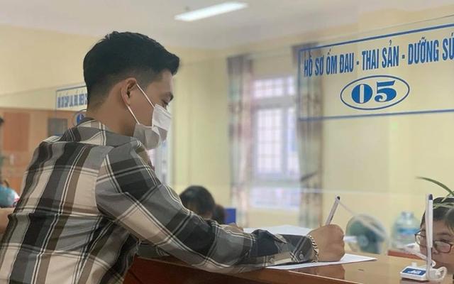 Cắt giảm nhiều giấy tờ khi làm thủ tục hưởng chế độ BHXH- Ảnh 1. Cắt giảm nhiều giấy tờ khi làm thủ tục hưởng chế độ BHXH- Ảnh 1.