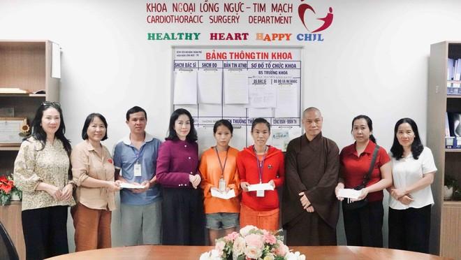 Những tờ biên lai viện phí mùa Phật đản khiến nhiều người xúc động - Ảnh 3.