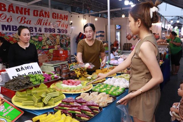 Hơn 180 gian hàng đặc sản hội tụ tại tuần lễ nông sản vùng miền Bình Đông - Ảnh 3.