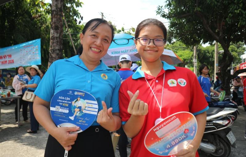 Có một điểm thi tốt nghiệp THPT được mệnh danh là 'ngọt ngào nhất TP.HCM' - Ảnh 4. Có một điểm thi tốt nghiệp THPT được mệnh danh là 'ngọt ngào nhất TP.HCM' - Ảnh 4.