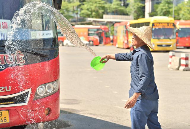 Nắng nóng gia tăng, hôm nay có 2 địa phương nhiệt độ vượt 40 độ C- Ảnh 2. Nắng nóng gia tăng, hôm nay có 2 địa phương nhiệt độ vượt 40 độ C- Ảnh 2.