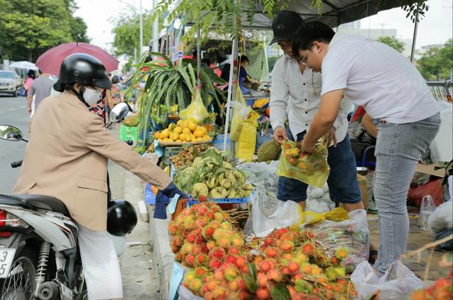 Hơn 180 gian hàng đặc sản hội tụ tại tuần lễ nông sản vùng miền Bình Đông - Ảnh 2.