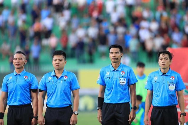 Trọng tài Malaysia và Thái Lan điều hành bán kết Cúp quốc gia: HLV Popov yên tâm chưa?- Ảnh 2. Trọng tài Malaysia và Thái Lan điều hành bán kết Cúp quốc gia: HLV Popov yên tâm chưa?- Ảnh 2.