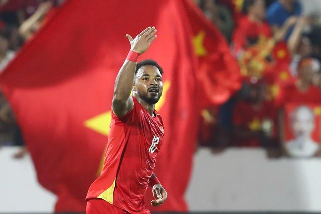 Đội tuyển Việt Nam đá AFF Cup bằng lực lượng nhập tịch mạnh nhất lịch sử- Ảnh 2. Đội tuyển Việt Nam đá AFF Cup bằng lực lượng nhập tịch mạnh nhất lịch sử- Ảnh 2.
