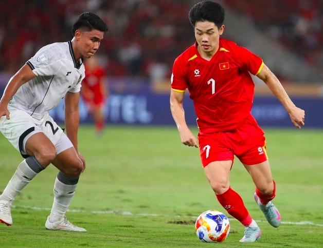 HLV Kim Sang-sik lặn lội sang ‘Tây’ xem Indonesia đả bại Mozambique, lên gấp phương án đối phó
- Ảnh 3.