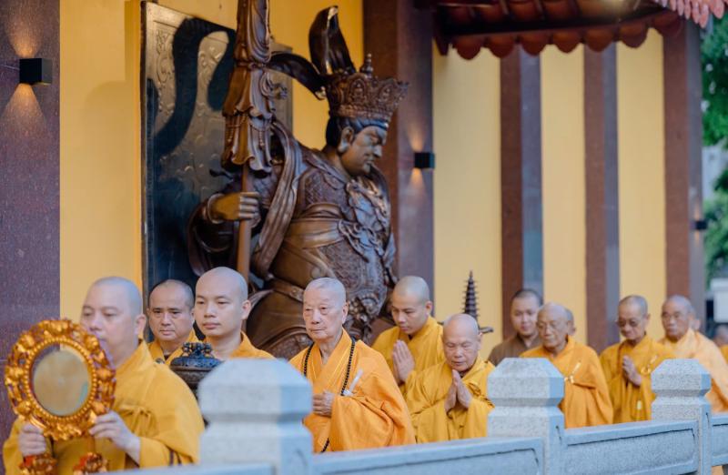 Tưởng niệm 63 năm Bồ tát Thích Quảng Đức tại tháp tôn trí xá lợi trái tim - Ảnh 17.