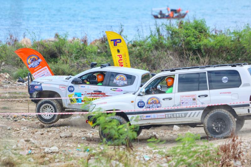 Đua xe địa hình tại Nha Trang, mãn nhãn cảnh xe bay bổng, lội nước tung tóe- Ảnh 9.