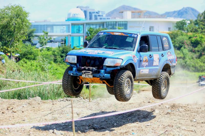 Đua xe địa hình tại Nha Trang, mãn nhãn cảnh xe bay bổng, lội nước tung tóe- Ảnh 3.