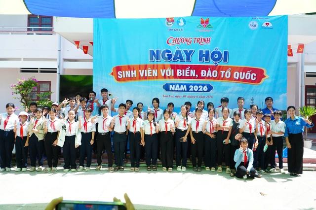Chương trình Sinh viên với biển, đảo Tổ quốc: Hơn 200 triệu đồng đến đảo Nhơn Châu- Ảnh 1.