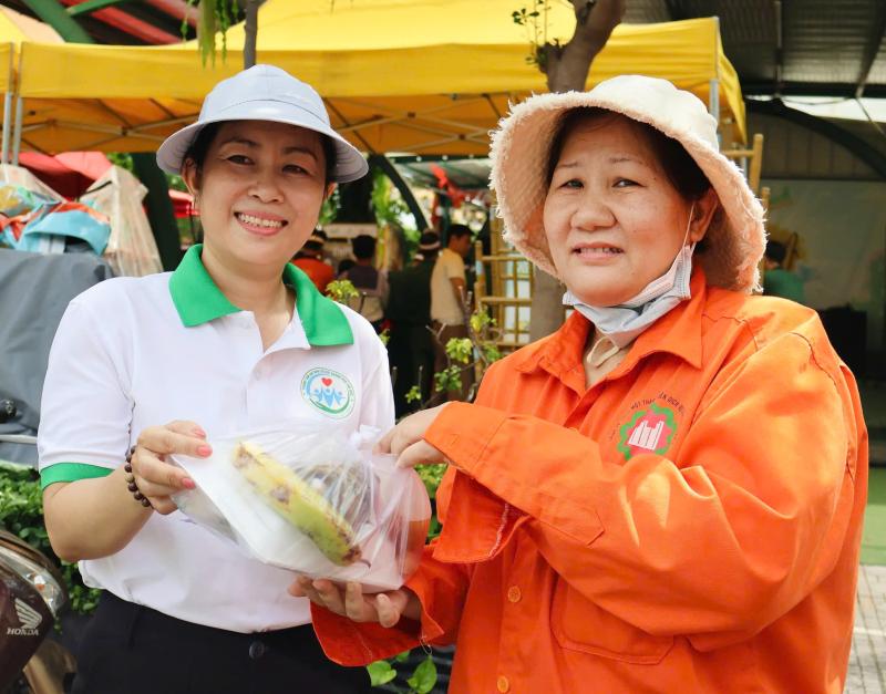TP.HCM nghĩa tình: Người dân bất ngờ nhận ‘gấp đôi’ niềm vui- Ảnh 5.